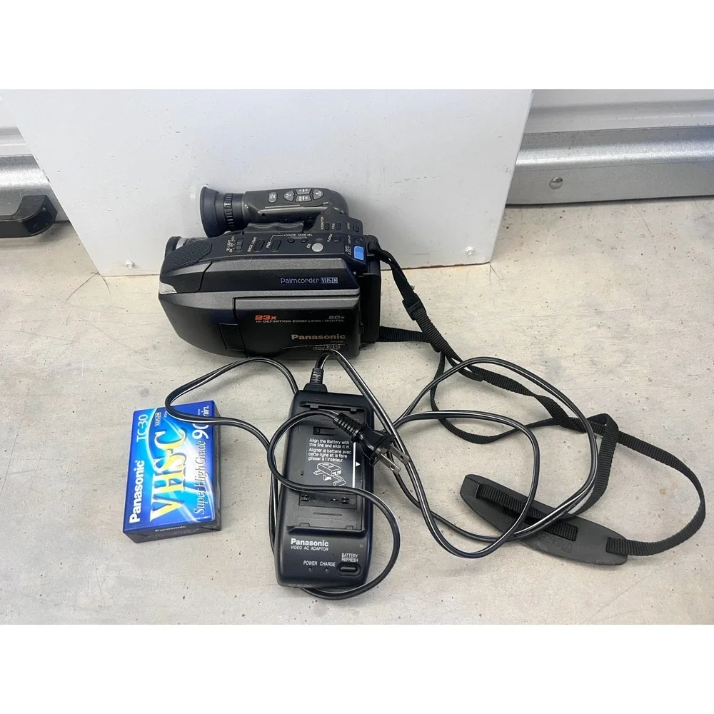 Vintage Panasonic Palmcorder VHS-C PV-L658 Camcorder 23x Zoom Battery Charger